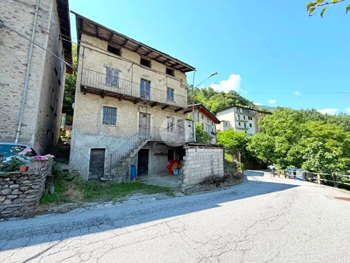 Casa quadrilocale in vendita in Via Scenini, Faedo Valtellino