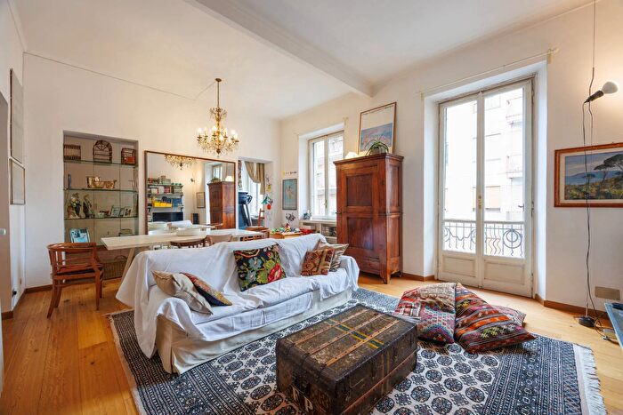 Appartamento con 6 locali in vendita in Via Valdieri, Torino