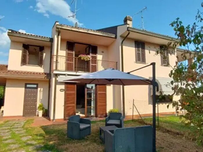 Casa con 5 locali in vendita in Via Don Guanella, Angera
