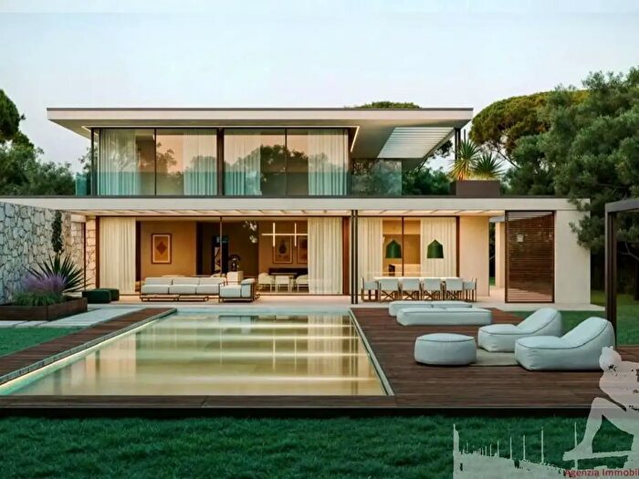 Casa con 15 locali in vendita in Forte Dei Marmi