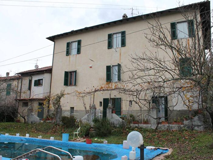 Casa con 6 locali in affitto in Strada Provinciale Villafranca Bagnone, Centro, Bagnone
