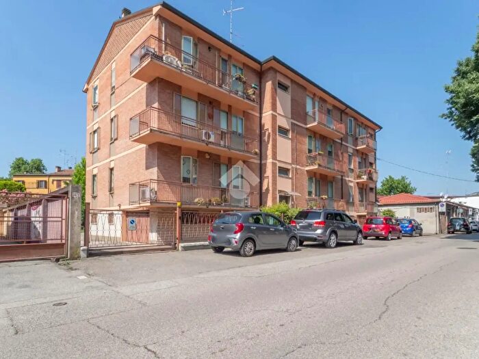 Appartamento trilocale in vendita in Via Fratelli Aventi, Ferrara