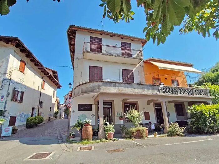 Appartamento con 10 locali in vendita in Dogliani