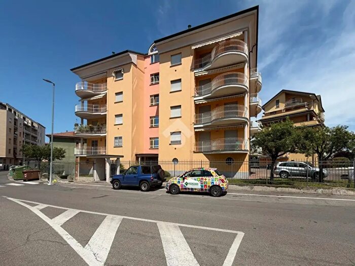 Appartamento bilocale in vendita in Via Ugo Bassi, Voghera