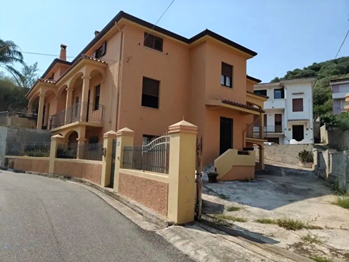 Casa con 6 locali in vendita in Via De Gasperi, Onifai