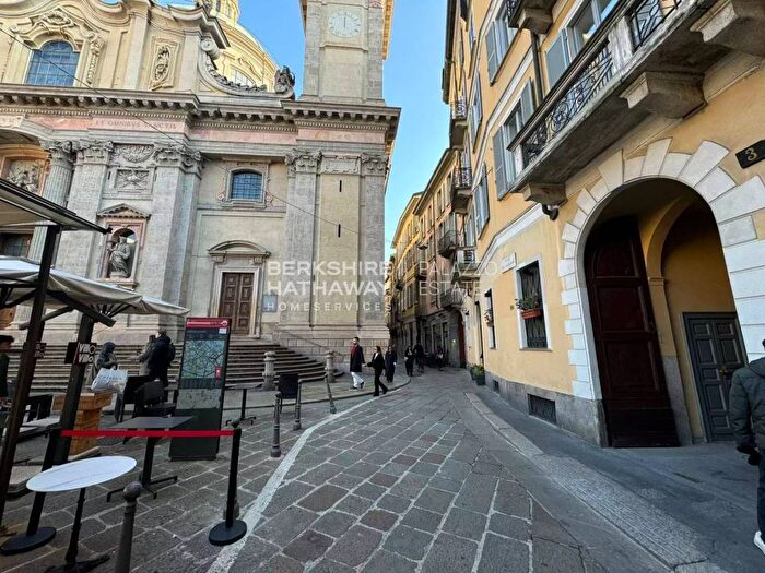 Appartamento trilocale in affitto in Piazza SantAlessandro, Carrobbio, Milano