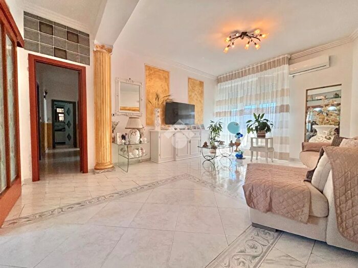 Appartamento con 5 locali in vendita in Via Magna Grecia, Bari