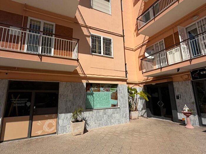 Appartamento trilocale in affitto in Via Solfatara, Pozzuoli Alta, Pozzuoli