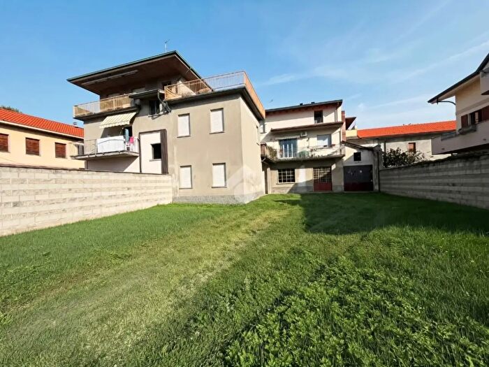 Casa con 6 locali in vendita in Via Alessandro Volta, Seveso