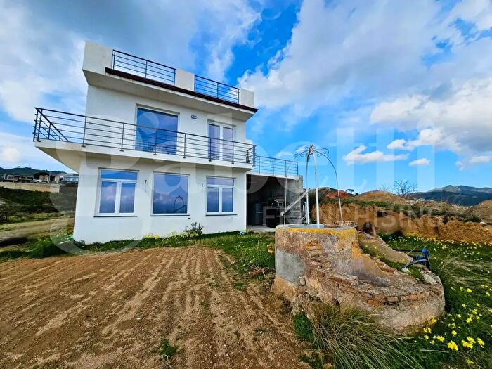 Casa con 7 locali in vendita in Strada Provinciale, Messina