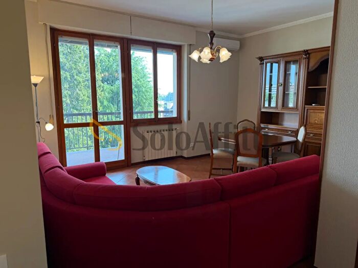 Appartamento trilocale in affitto in Via Monte Grappa, Saronno