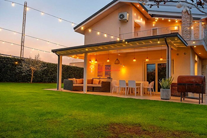 Casa quadrilocale in vendita in Via Martiri di Palermo, Trani