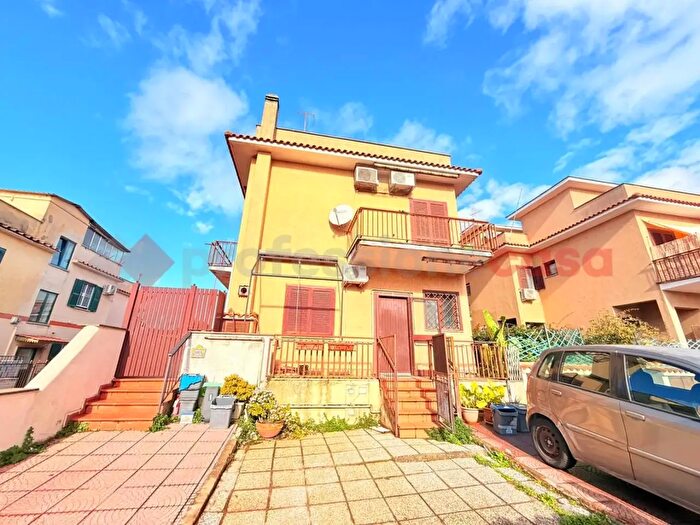 Casa trilocale in vendita in Via Lorenzo Nerucci, Roma