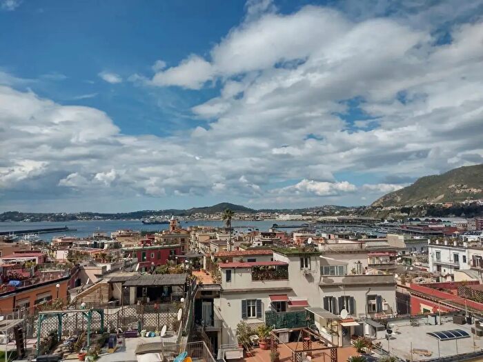 Appartamento trilocale in affitto in Via Mazzini, Pozzuoli