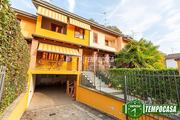 Casa quadrilocale in vendita in Via Giovanni Falcone Ed alla Sua Scorta, Miradolo Terme