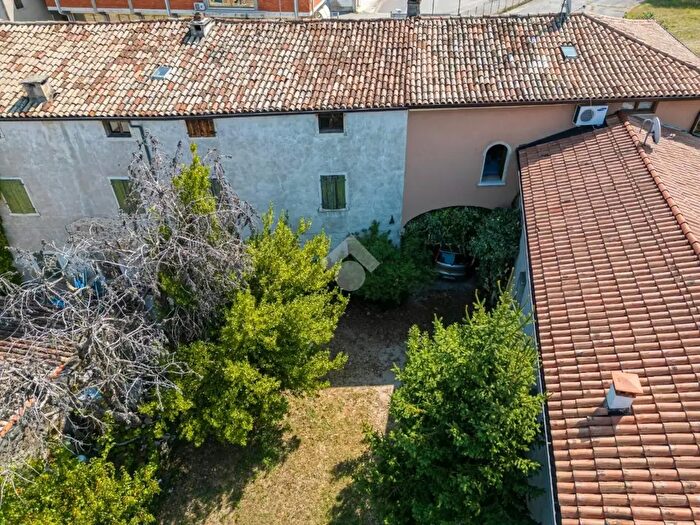 Casa con 8 locali in vendita in Via Casetta, Sant'Ambrogio Di Valpolicella