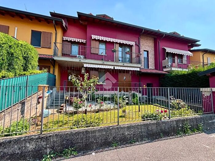 Appartamento trilocale in vendita in Via Fratelli Galliari, Brignano Gera DAdda
