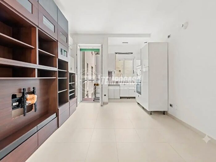 Appartamento trilocale in affitto in Via dei Contarini, Milano