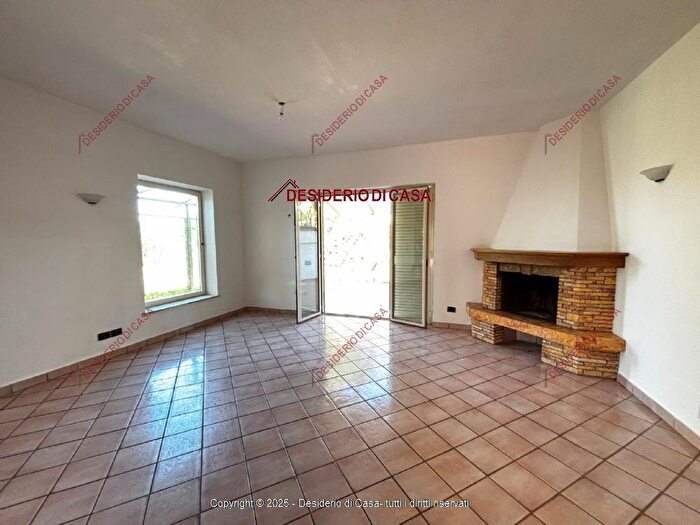 Casa con 7 locali in vendita in Trappeto