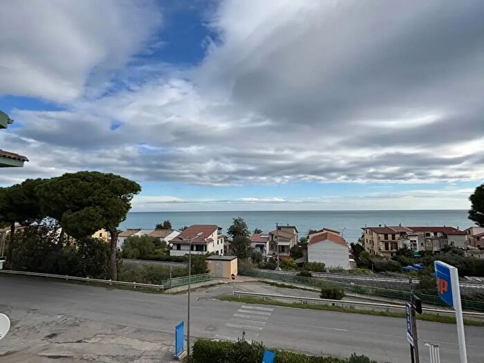 Appartamento trilocale in vendita in Montegiordano