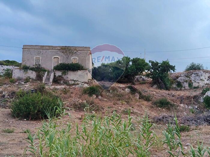 Casa con 6 locali in vendita in Via dei Garofani Snc, Augusta