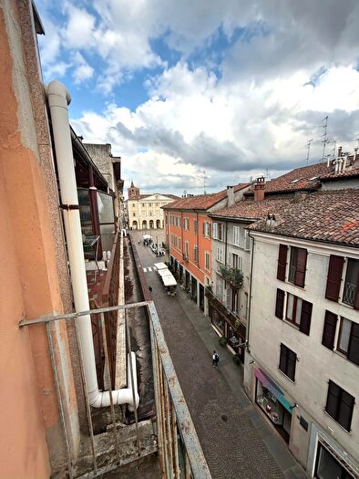 Appartamento trilocale in vendita in Via Saffi, Casale Monferrato