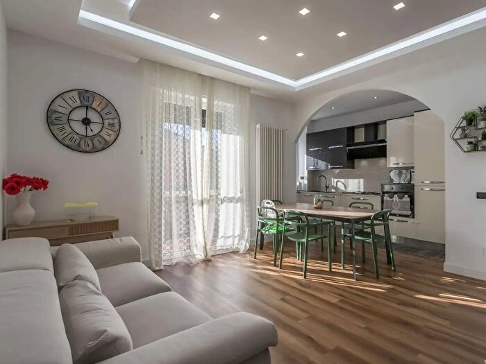 Appartamento trilocale in vendita in Via Monte Grappa, Carugate