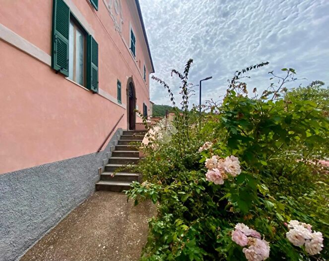 Appartamento trilocale in vendita in Piazzale Diaz, Valentano