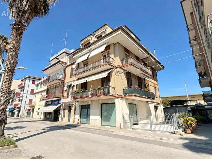 Appartamento trilocale in vendita in Via Calatafimi, San Benedetto Del Tronto