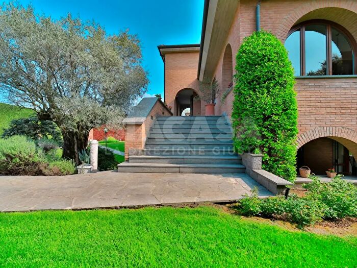 Casa con 9 locali in vendita in Via Silvio Pellico, Bernareggio