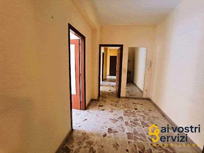 Appartamento con 5 locali in vendita in Via Mascalucia, Siracusa