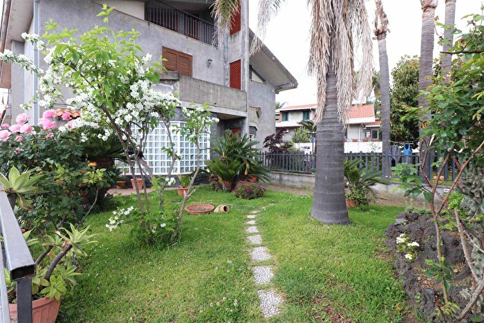 Casa con 6 locali in vendita in Via Mazzini Giuseppe, Aci SantAntonio