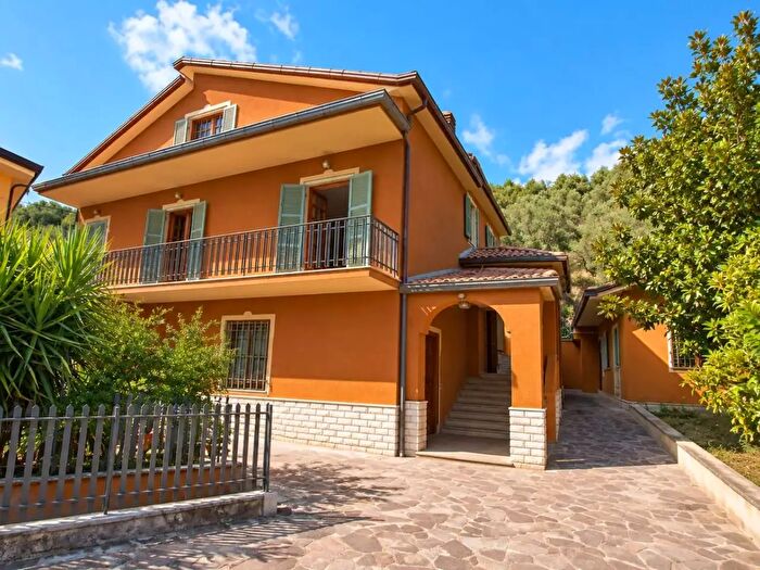Casa con 9 locali in vendita in Via Colle Mausoleo, Boville Ernica