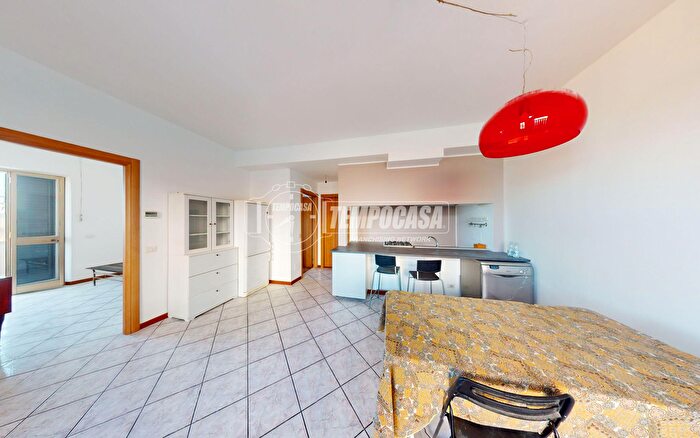 Appartamento trilocale in vendita in Via San Giovanni, Monte Urano