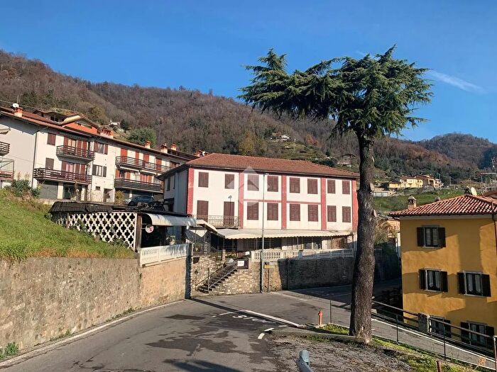 Casa con 12 locali in vendita in Via Guglielmo Marconi, Foresto Sparso