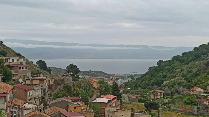 Casa con 6 locali in vendita in Vico Petruscello Snc Messina, Messina