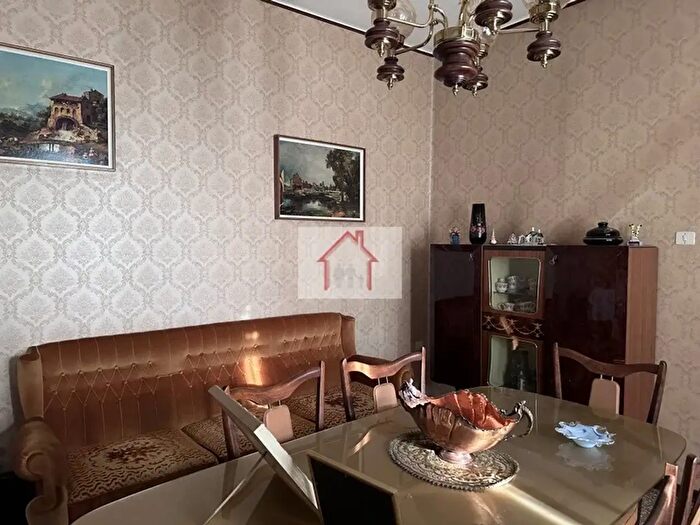 Casa con 8 locali in vendita in Vittorio Veneto