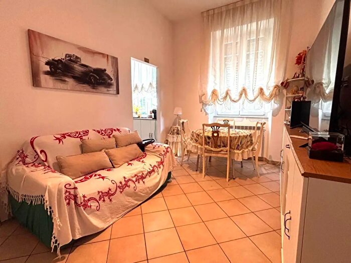 Appartamento con 5 locali in vendita in Via Fratti, Viareggio
