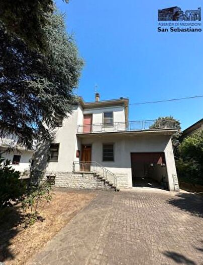 Casa con 6 locali in vendita in Viale Risorgimento, Forli