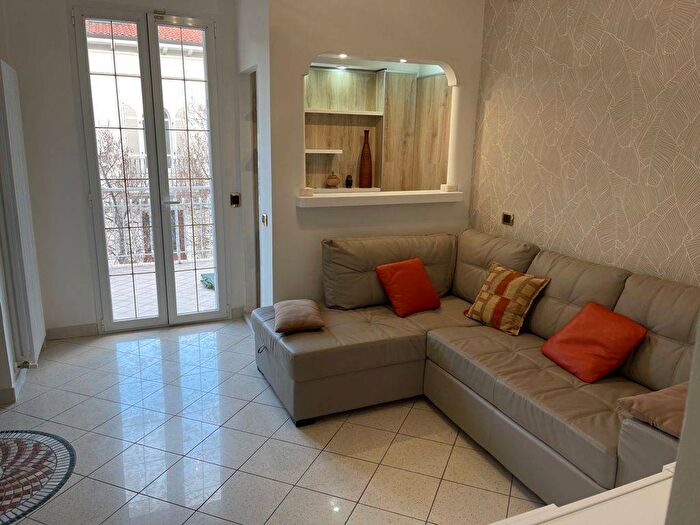 Appartamento con 6 locali in affitto in Viale Fratelli Bandiera, Abissinia, Riccione