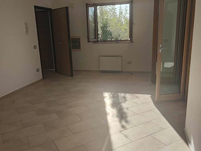 Appartamento trilocale in affitto in Morbella Cucchiarelli, Latina