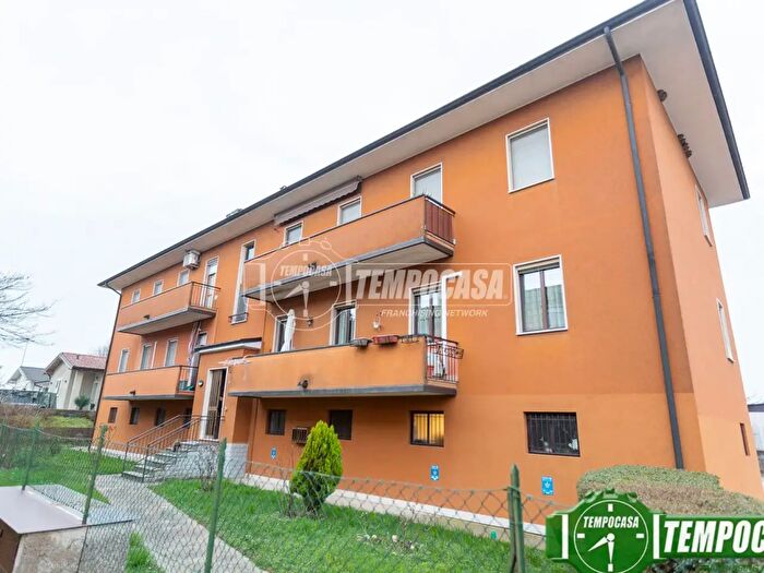 Appartamento trilocale in vendita in Via I Maggio, Bagnolo Cremasco