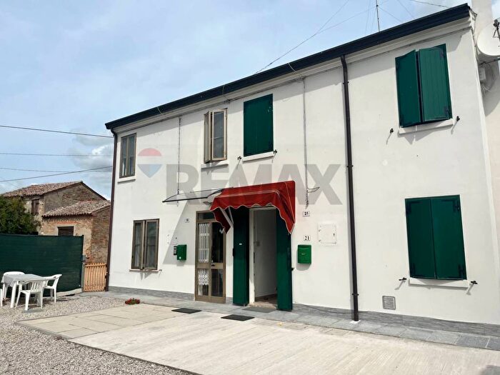 Appartamento con 5 locali in affitto in Via Fossa, Alberone, Riva del Po