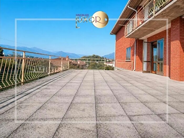 Appartamento quadrilocale in vendita in Via Umberto Riva, Costa Masnaga