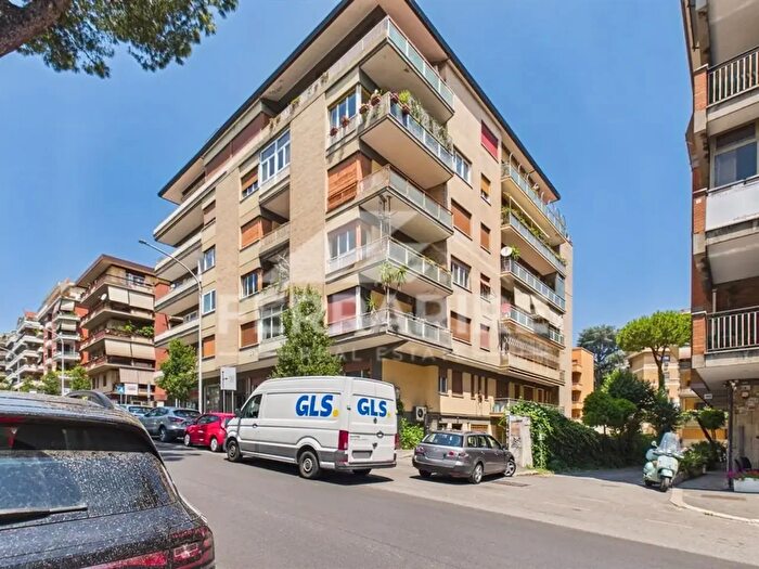 Appartamento con 5 locali in vendita in Via Gregorio VII, Roma