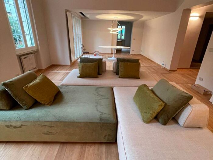 Appartamento con 6 locali in affitto in Via Giordano Bruno, Albaro, Genova