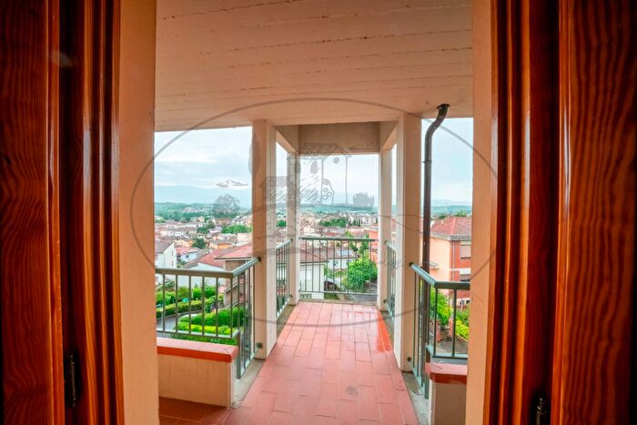 Casa con 12 locali in vendita in Via del Puglia, Figline e Incisa Valdarno