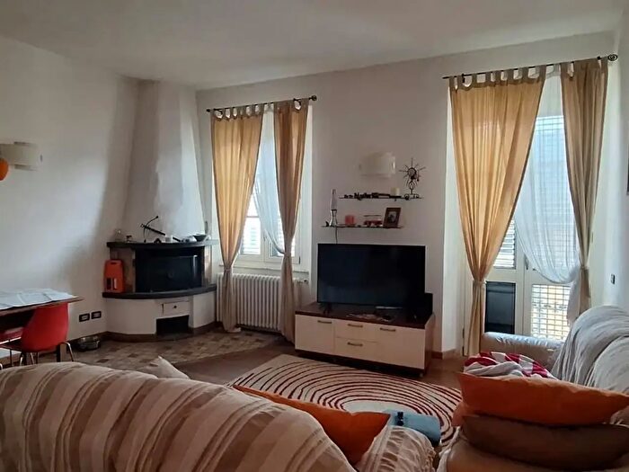 Appartamento con 8 locali in vendita in Borgo A Mozzano