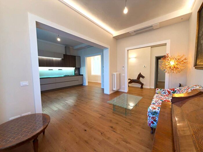 Appartamento con 5 locali in affitto in Via Venezia, San Marco SS Annunziata, Firenze