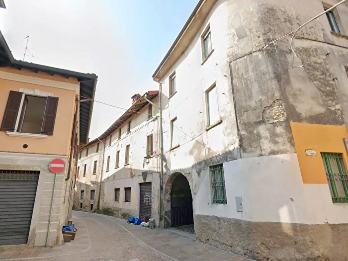 Appartamento trilocale in affitto in Via G Mameli, Somma Lombardo